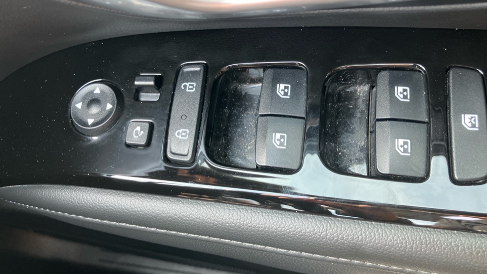 Hyundai TUCSON 1.6 TGDi Hybrid 230 Ultimate 5dr 2WD Auto Hybrid Estate - Image 36