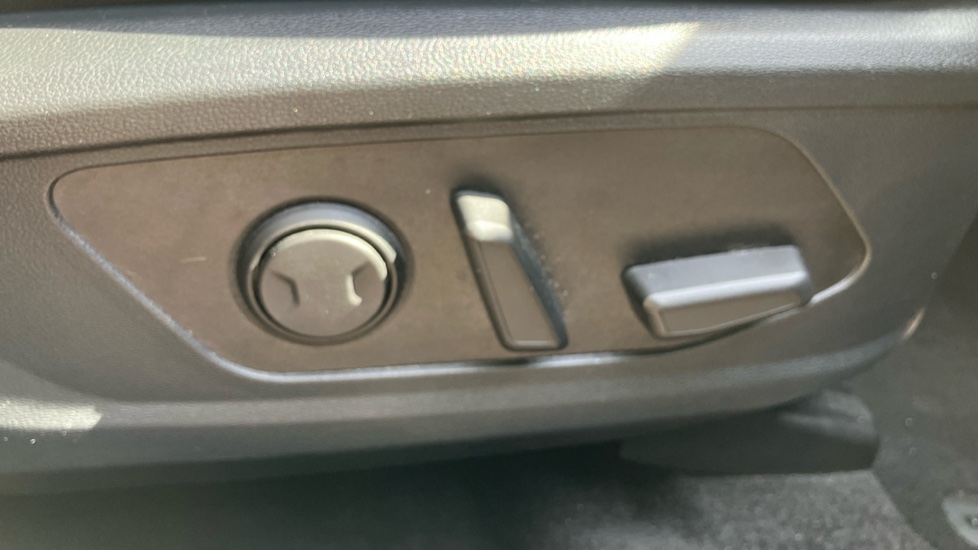 Hyundai TUCSON 1.6 TGDi Hybrid 230 Ultimate 5dr 2WD Auto Hybrid Estate - Image 39