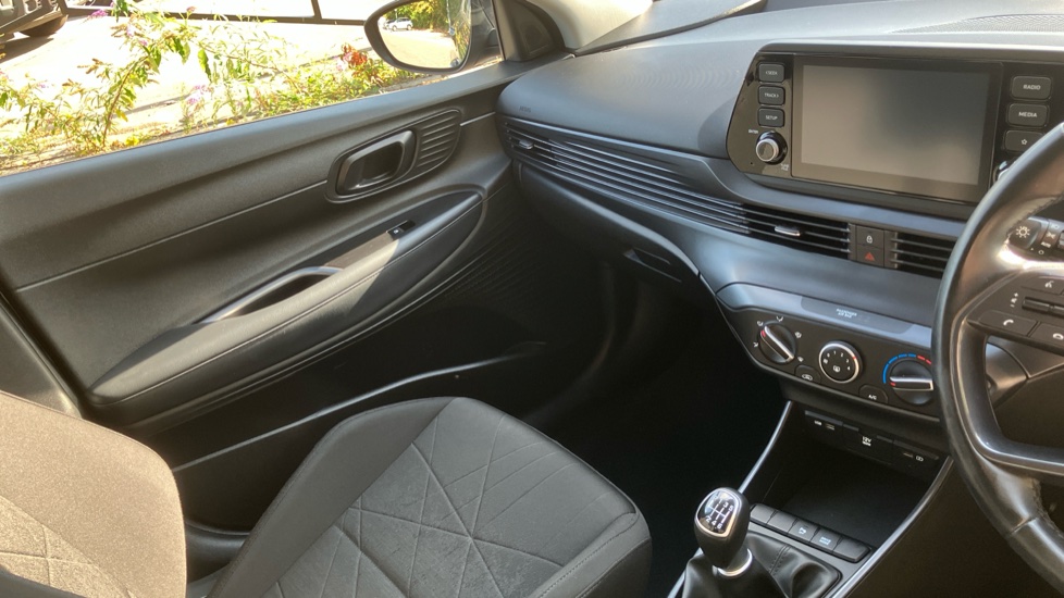 Hyundai BAYON 1.0 TGDi 48V MHEV SE Connect 5dr Petrol Hatchback - Image 14