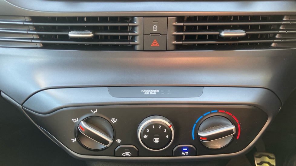 Hyundai BAYON 1.0 TGDi 48V MHEV SE Connect 5dr Petrol Hatchback - Image 27