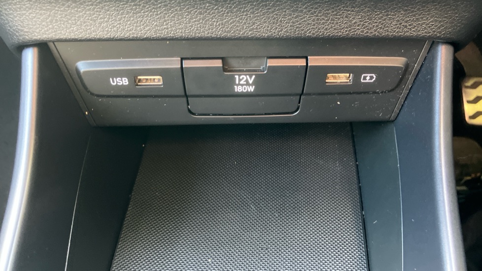 Hyundai BAYON 1.0 TGDi 48V MHEV SE Connect 5dr Petrol Hatchback - Image 28