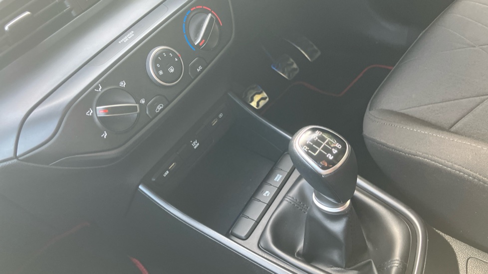 Hyundai BAYON 1.0 TGDi 48V MHEV SE Connect 5dr Petrol Hatchback - Image 13