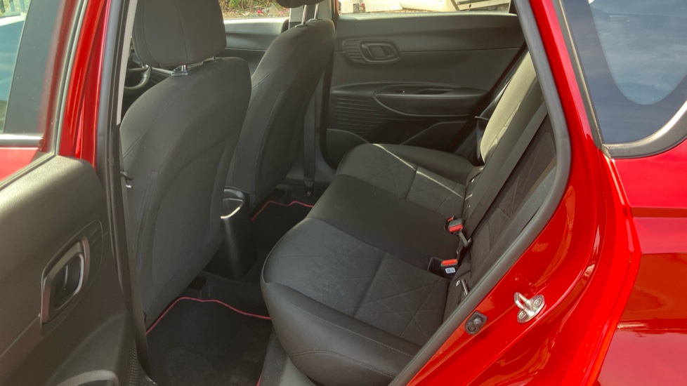 Hyundai BAYON 1.0 TGDi 48V MHEV SE Connect 5dr Petrol Hatchback - Image 16
