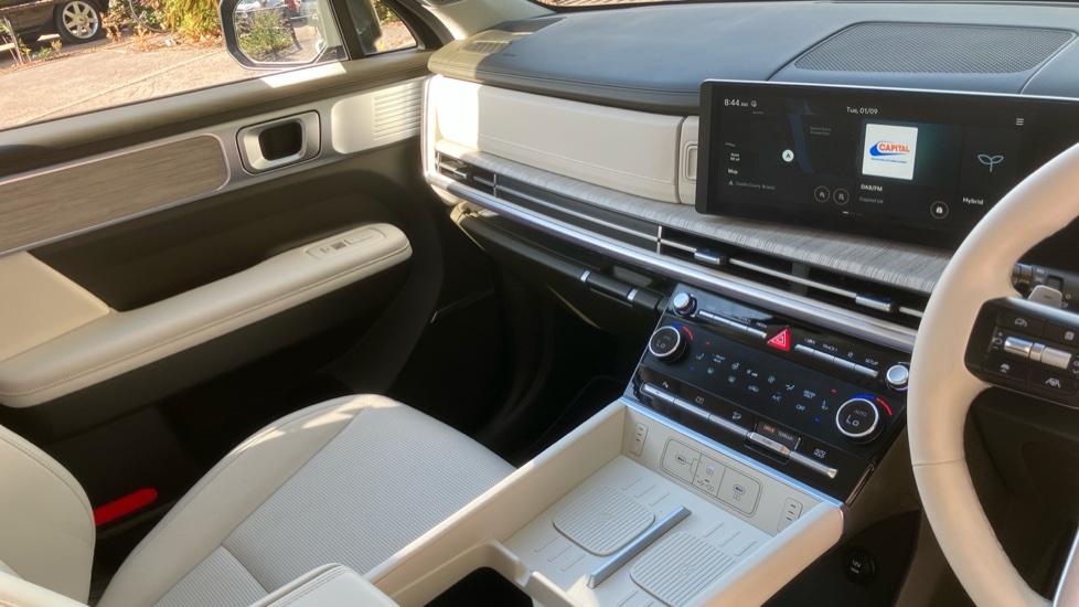 Hyundai SANTA FE 1.6 TGDi Hybrid Ultimate 5dr 4WD Auto Hybrid Estate - Image 14