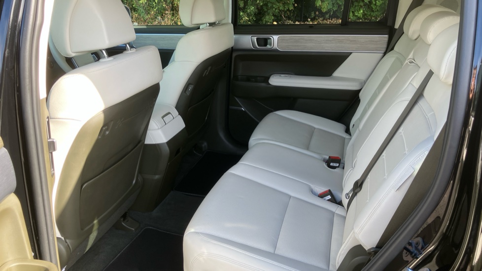 Hyundai SANTA FE 1.6 TGDi Hybrid Ultimate 5dr 4WD Auto Hybrid Estate - Image 16