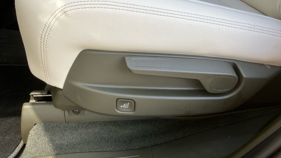 Hyundai SANTA FE 1.6 TGDi Hybrid Ultimate 5dr 4WD Auto Hybrid Estate - Image 24