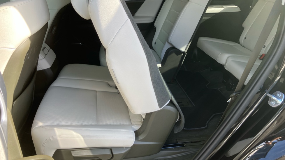 Hyundai SANTA FE 1.6 TGDi Hybrid Ultimate 5dr 4WD Auto Hybrid Estate - Image 25