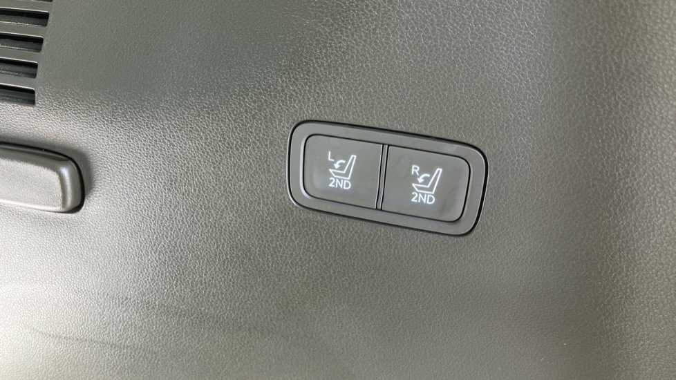Hyundai SANTA FE 1.6 TGDi Hybrid Ultimate 5dr 4WD Auto Hybrid Estate - Image 28