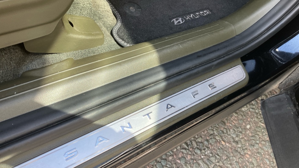 Hyundai SANTA FE 1.6 TGDi Hybrid Ultimate 5dr 4WD Auto Hybrid Estate - Image 53