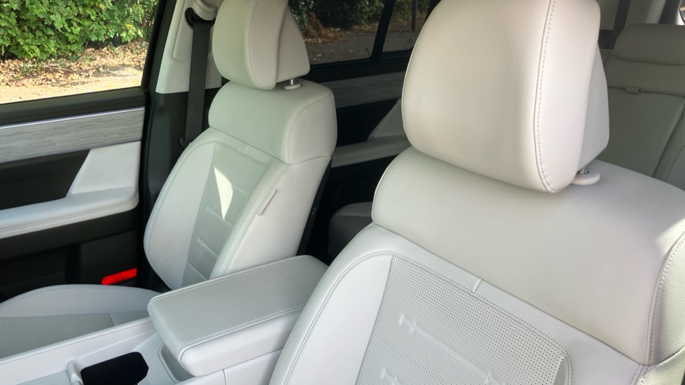 Hyundai SANTA FE 1.6 TGDi Hybrid Ultimate 5dr 4WD Auto Hybrid Estate - Image 61