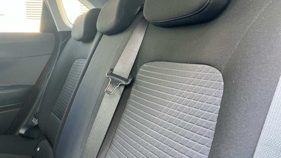 Hyundai i20 1.0T GDi 48V MHD Premium 5dr DCT Petrol Hatchback - Image 31