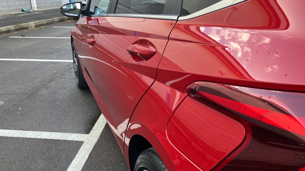 Hyundai i20 1.0T GDi 48V MHD Premium 5dr DCT Petrol Hatchback - Image 35