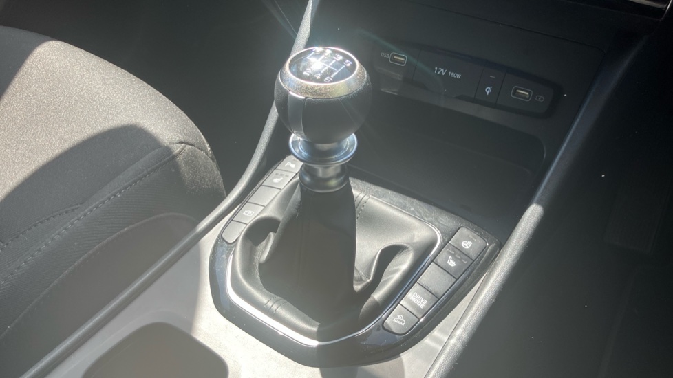 Hyundai TUCSON 1.6 TGDi Premium 5dr 2WD Petrol Estate - Image 13