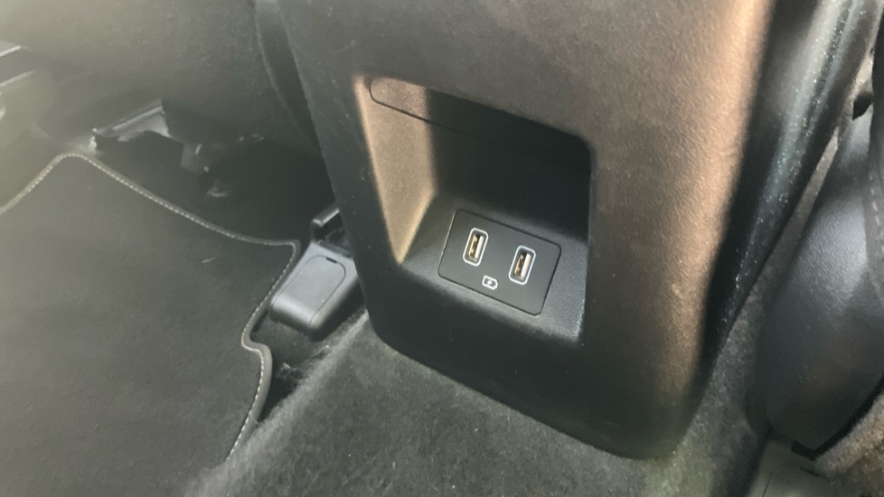 Hyundai TUCSON 1.6 TGDi Premium 5dr 2WD Petrol Estate - Image 35