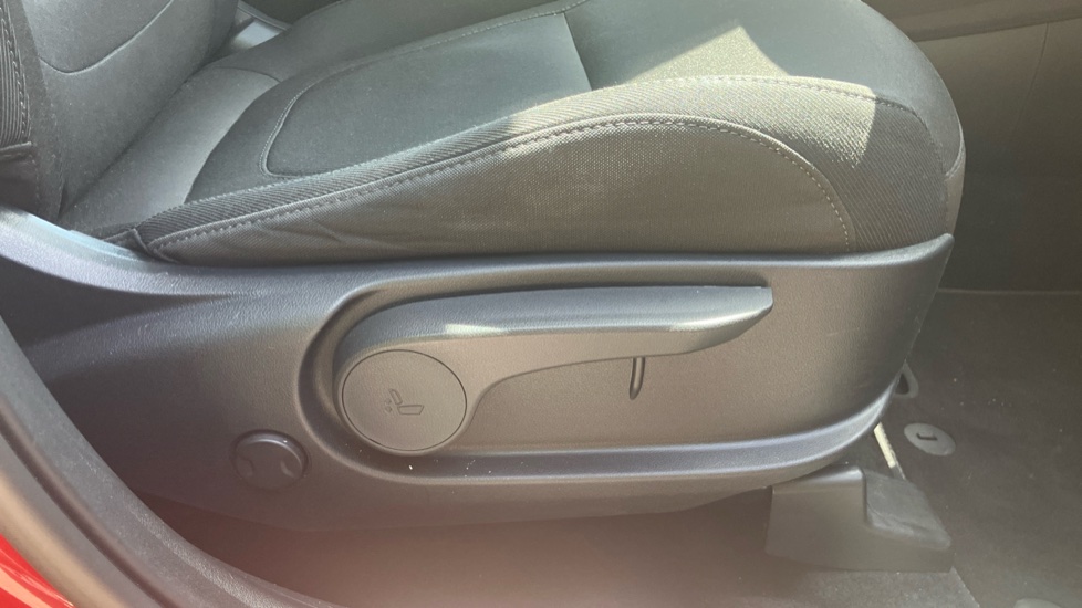 Hyundai TUCSON 1.6 TGDi Premium 5dr 2WD Petrol Estate - Image 44