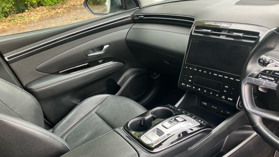 Hyundai TUCSON 1.6 TGDi Hybrid 230 Ultimate 5dr 2WD Auto Hybrid Estate - Image 14