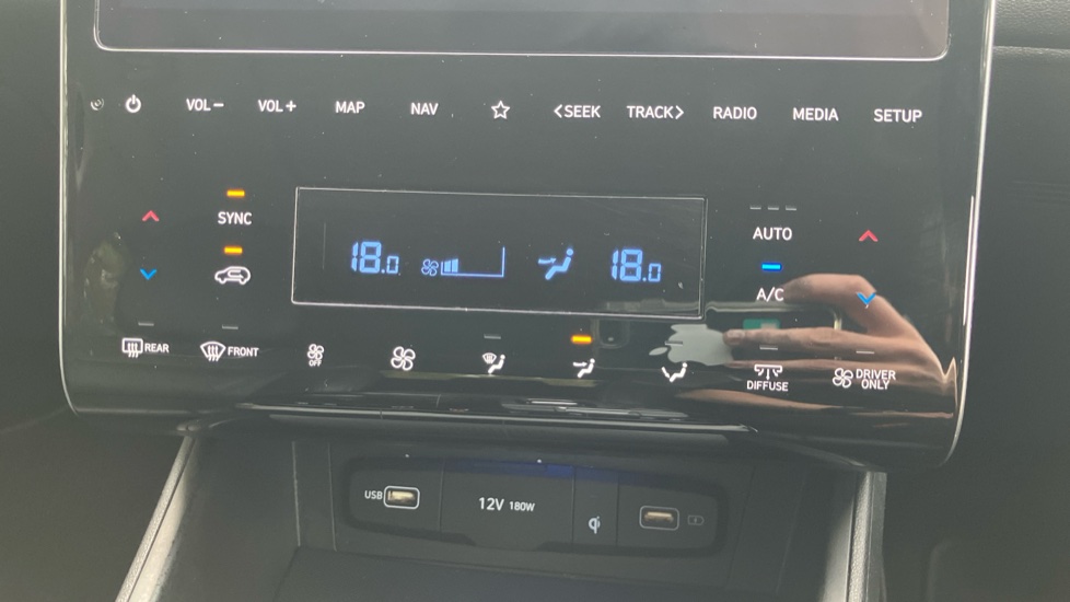 Hyundai TUCSON 1.6 TGDi Hybrid 230 Ultimate 5dr 2WD Auto Hybrid Estate - Image 28