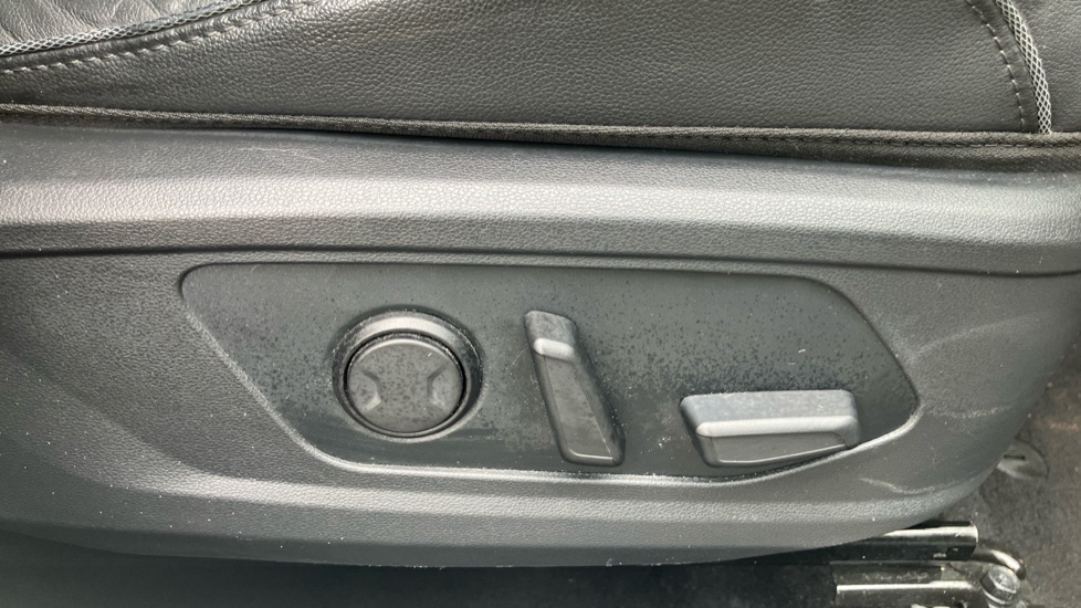 Hyundai TUCSON 1.6 TGDi Hybrid 230 Ultimate 5dr 2WD Auto Hybrid Estate - Image 41