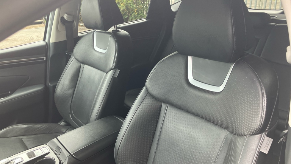 Hyundai TUCSON 1.6 TGDi Hybrid 230 Ultimate 5dr 2WD Auto Hybrid Estate - Image 52