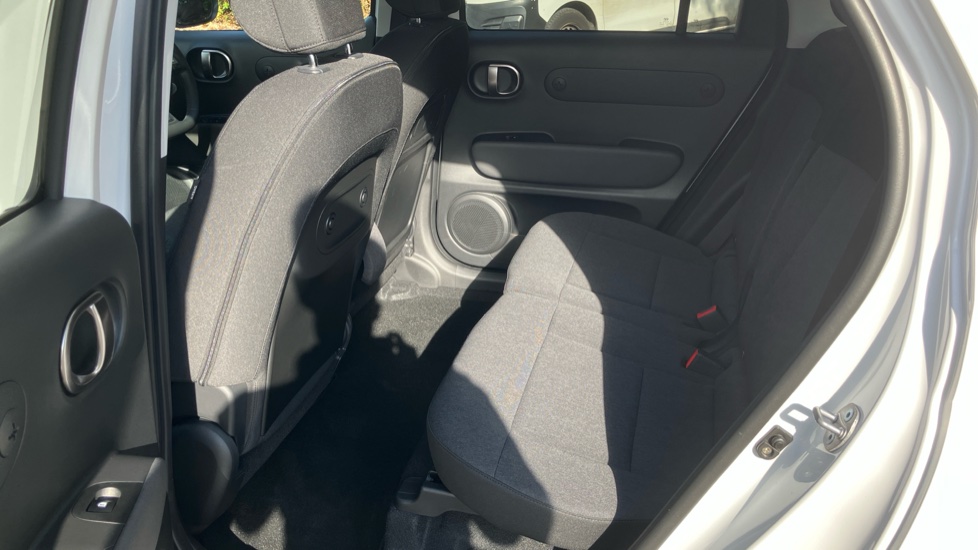 Hyundai INSTER 85kW 02 49kWh 5dr Auto Electric Hatchback - Image 16