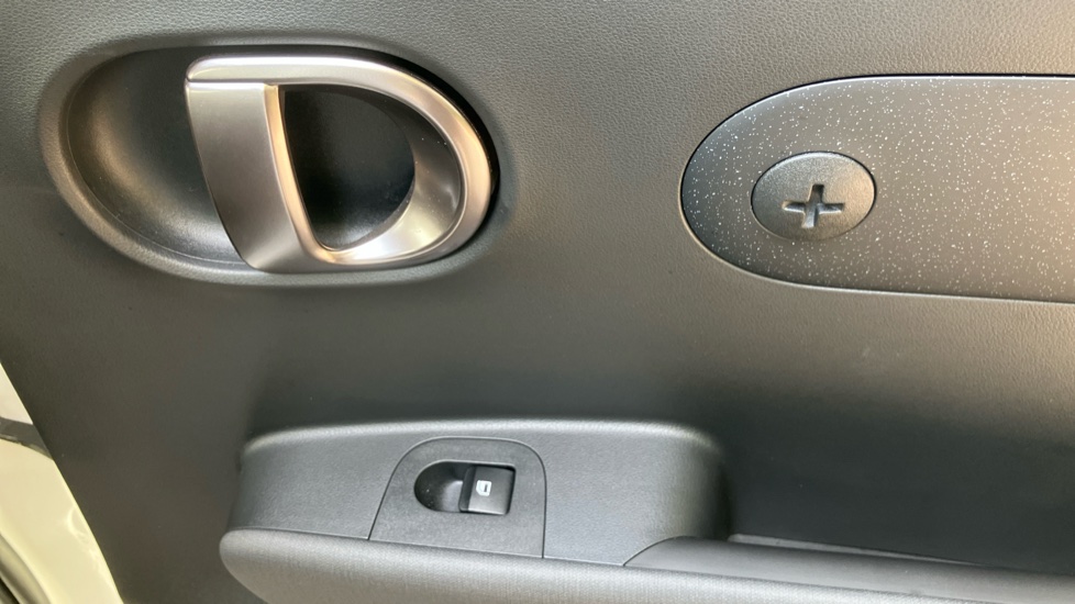 Hyundai INSTER 85kW 02 49kWh 5dr Auto Electric Hatchback - Image 42