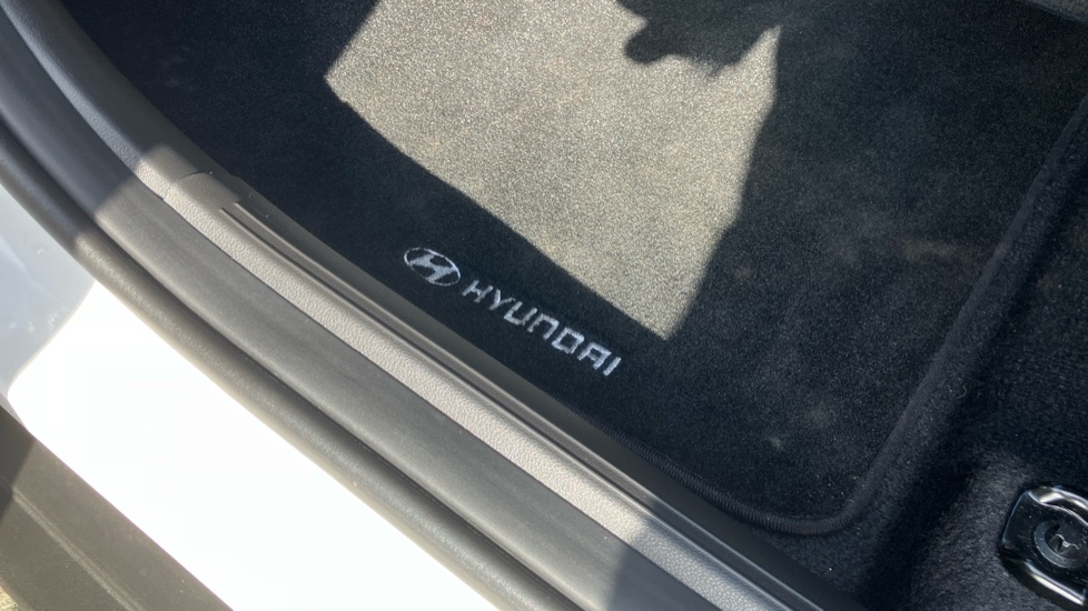 Hyundai INSTER 85kW 02 49kWh 5dr Auto Electric Hatchback - Image 50