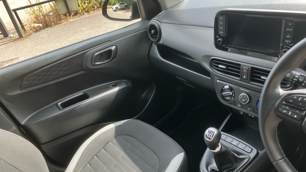 Hyundai i10 1.0 [63] Advance 5dr [Nav] Petrol Hatchback - Image 14