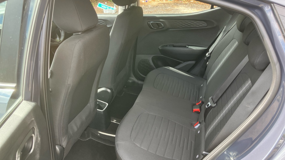 Hyundai i10 1.0 [63] Advance 5dr [Nav] Petrol Hatchback - Image 16