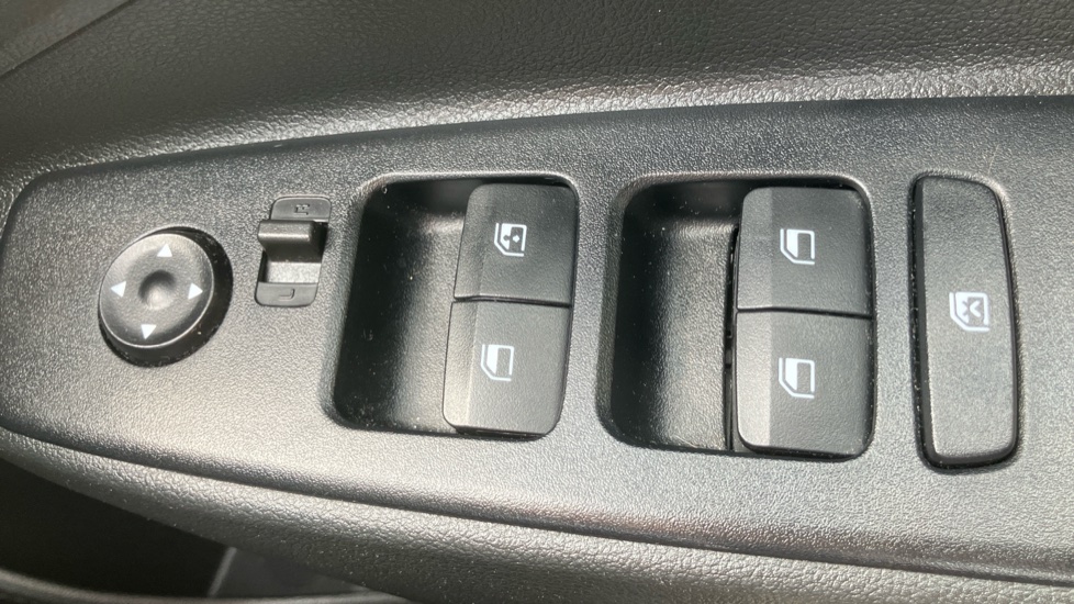 Hyundai i10 1.0 [63] Advance 5dr [Nav] Petrol Hatchback - Image 32