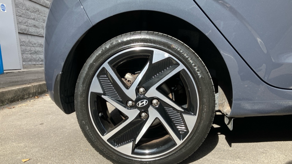 Hyundai i10 1.2 MPi Premium 5dr Petrol Hatchback - Image 7
