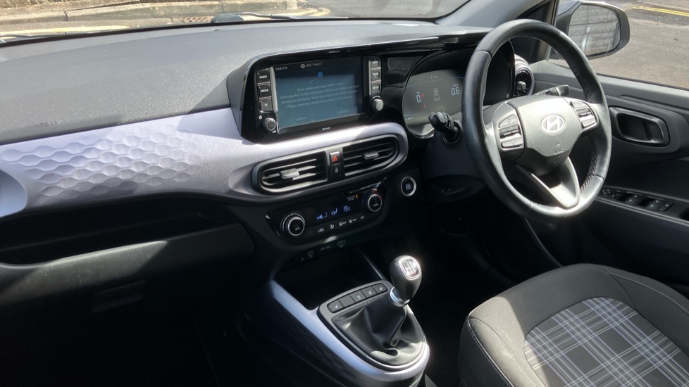 Hyundai i10 1.2 MPi Premium 5dr Petrol Hatchback - Image 9