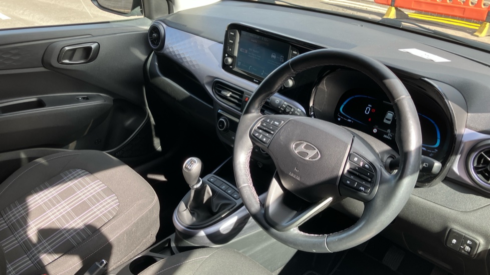Hyundai i10 1.2 MPi Premium 5dr Petrol Hatchback - Image 11