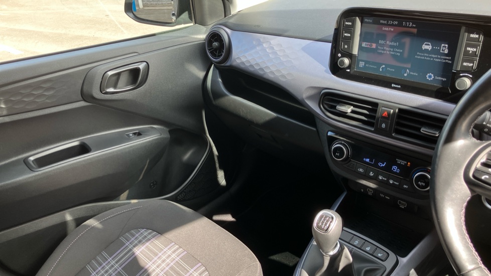 Hyundai i10 1.2 MPi Premium 5dr Petrol Hatchback - Image 14