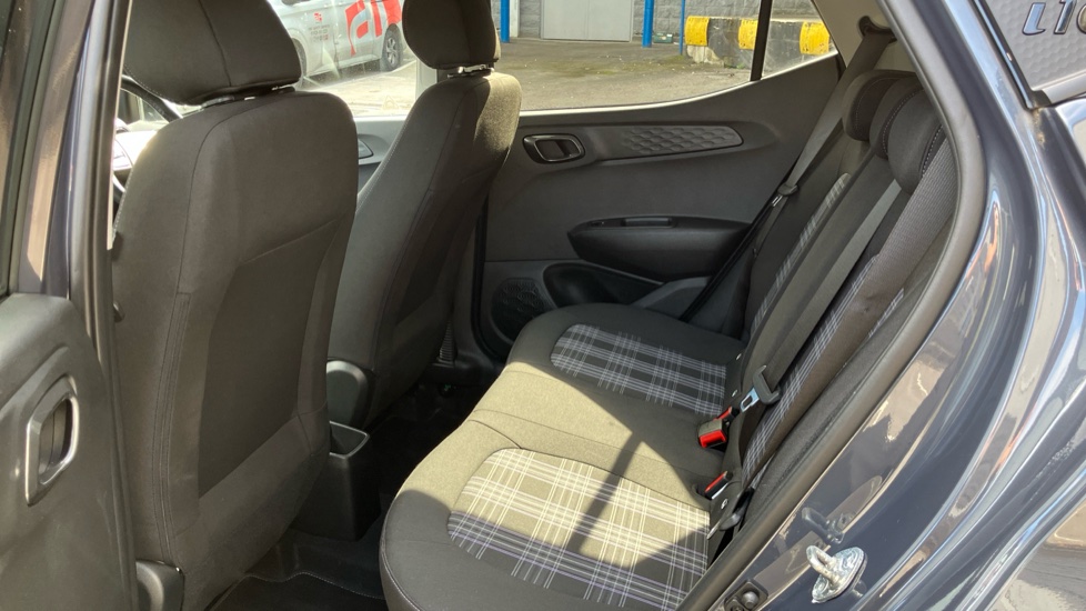 Hyundai i10 1.2 MPi Premium 5dr Petrol Hatchback - Image 16