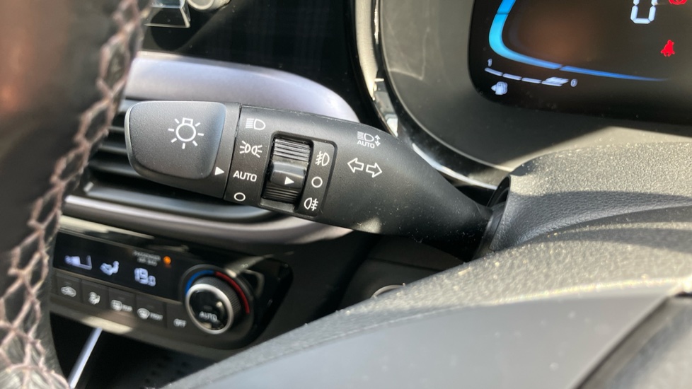 Hyundai i10 1.2 MPi Premium 5dr Petrol Hatchback - Image 26