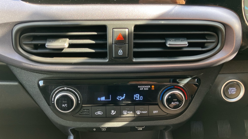Hyundai i10 1.2 MPi Premium 5dr Petrol Hatchback - Image 28