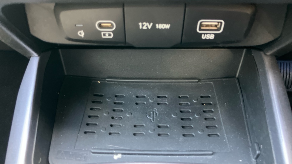 Hyundai i10 1.2 MPi Premium 5dr Petrol Hatchback - Image 29