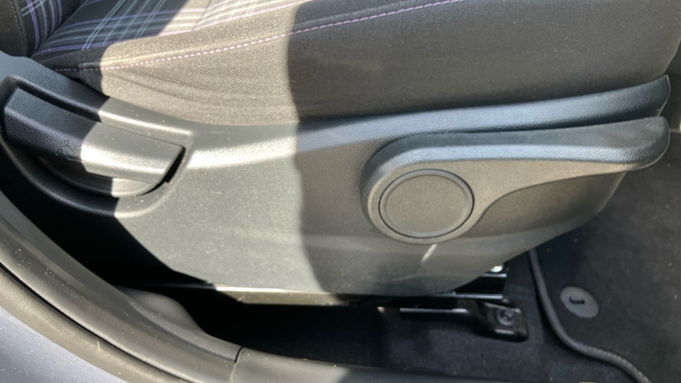 Hyundai i10 1.2 MPi Premium 5dr Petrol Hatchback - Image 38