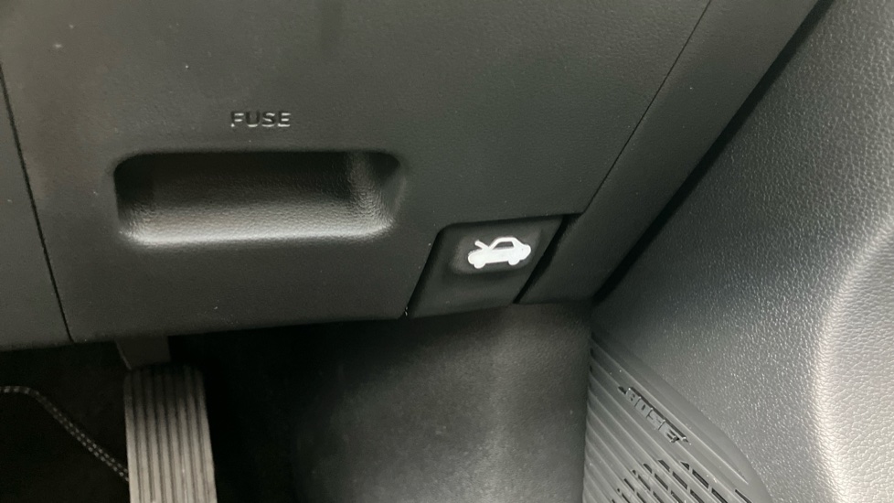 Hyundai KONA 1.6 Hybrid 138 Ultimate 5dr DCT Hybrid Hatchback - Image 28