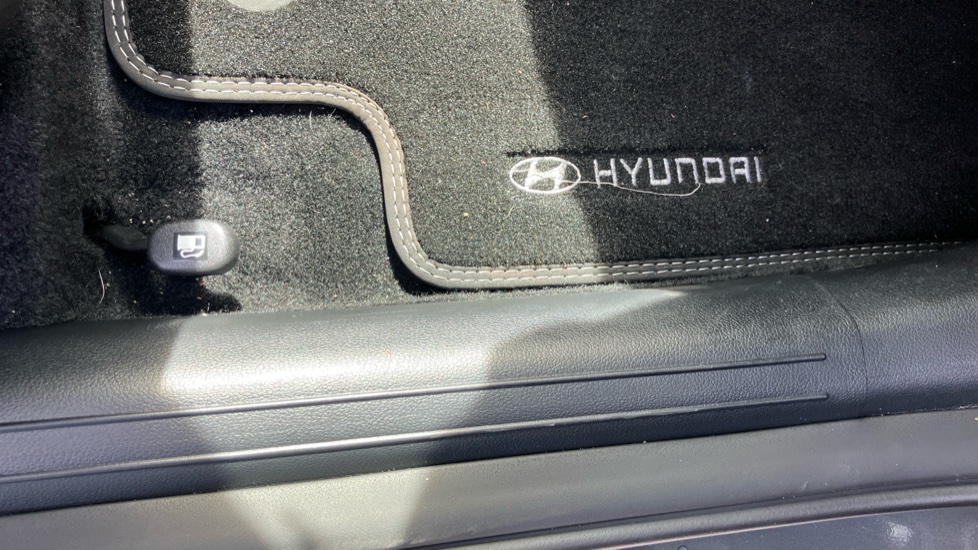 Hyundai KONA 1.6 Hybrid 138 Ultimate 5dr DCT Hybrid Hatchback - Image 40