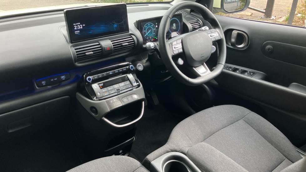 Hyundai INSTER 85kW 02 49kWh 5dr Auto Electric Hatchback - Image 9