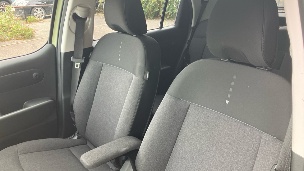 Hyundai INSTER 85kW 02 49kWh 5dr Auto Electric Hatchback - Image 42