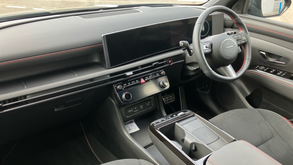 Hyundai TUCSON 1.6T Plug-in Hybrid N Line 5dr Auto Estate - Image 9