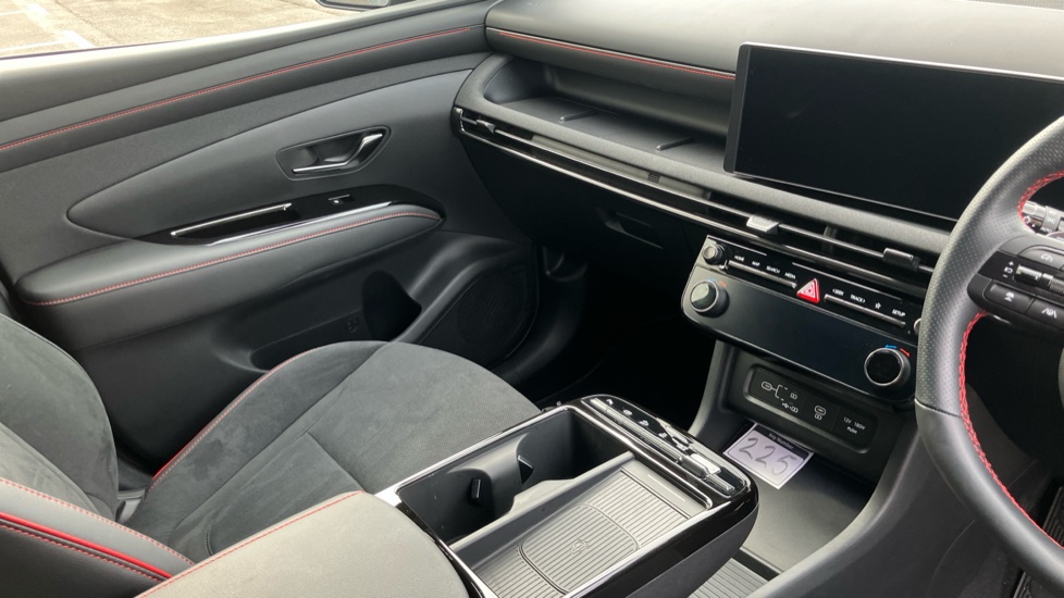 Hyundai TUCSON 1.6T Plug-in Hybrid N Line 5dr Auto Estate - Image 14