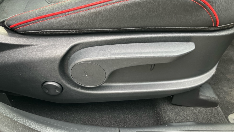 Hyundai TUCSON 1.6T Plug-in Hybrid N Line 5dr Auto Estate - Image 38