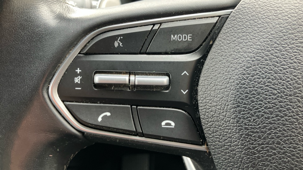 Hyundai SANTA FE 2.2 CRDi Premium 5dr 4WD Auto Diesel Estate - Image 30