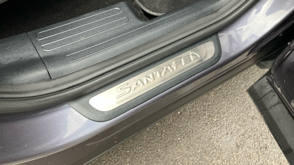 Hyundai SANTA FE 2.2 CRDi Premium 5dr 4WD Auto Diesel Estate - Image 49