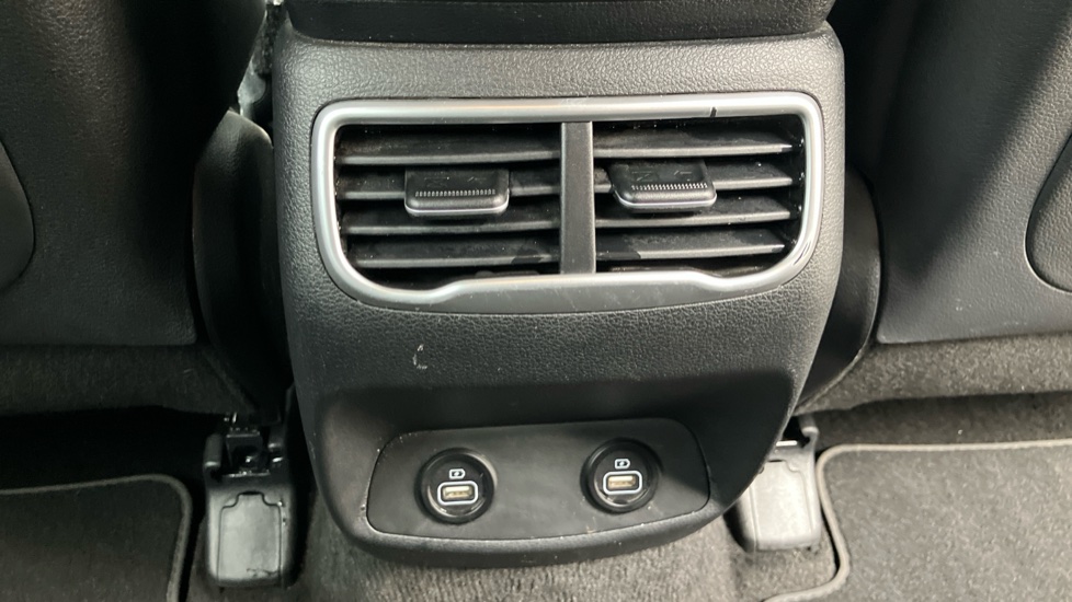 Hyundai SANTA FE 2.2 CRDi Premium 5dr 4WD Auto Diesel Estate - Image 52