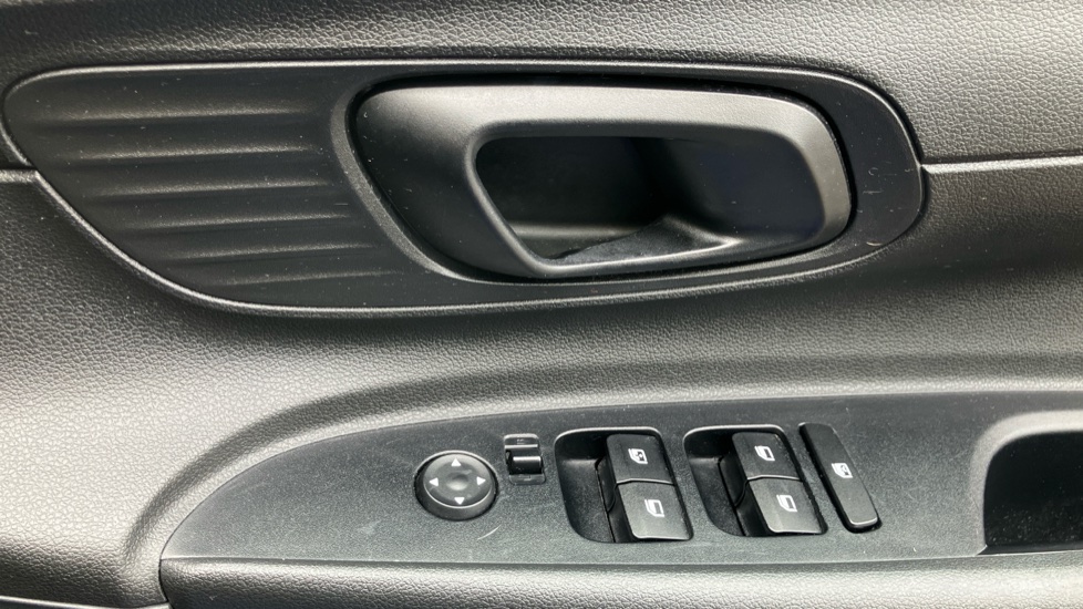 Hyundai i20 1.0T GDi Element 5dr Petrol Hatchback - Image 36