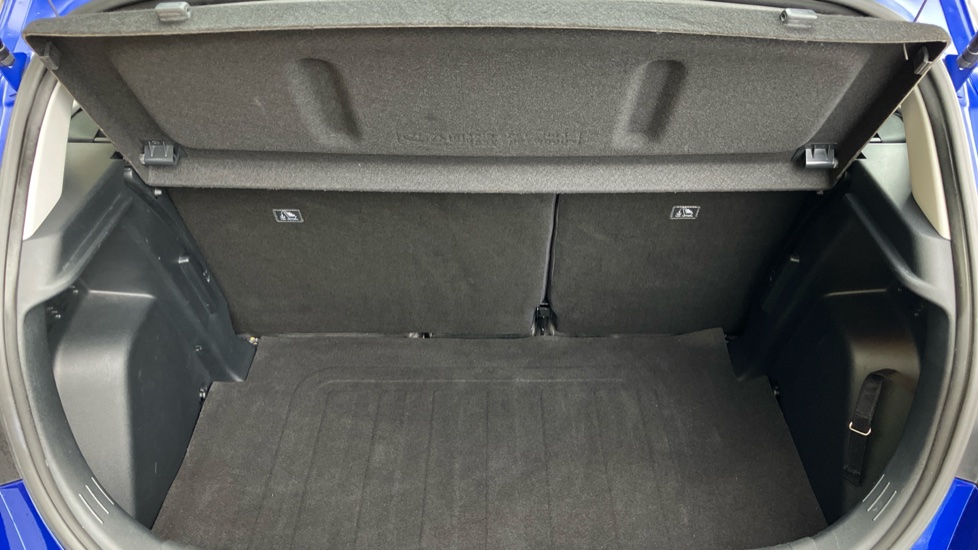 Hyundai i20 1.0T GDi Element 5dr Petrol Hatchback - Image 42
